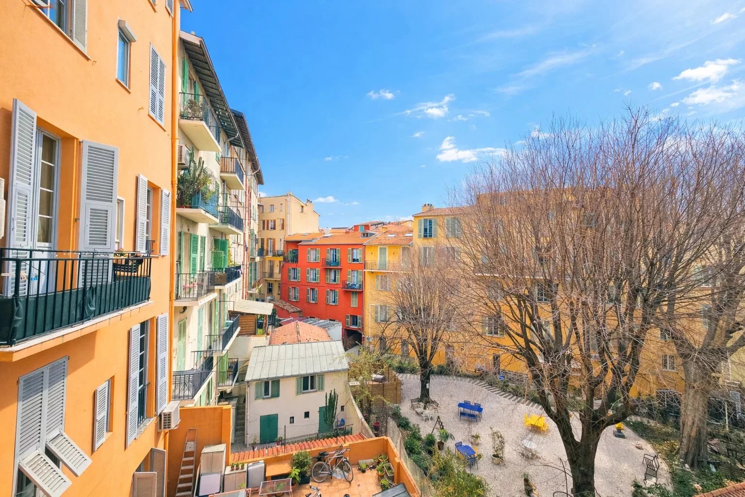 NICE LE PORT / PLACE DU PIN – 2/3 PIÈCES 60 M² – À RÉNOVER – À 50M PLACE GARIBALDI