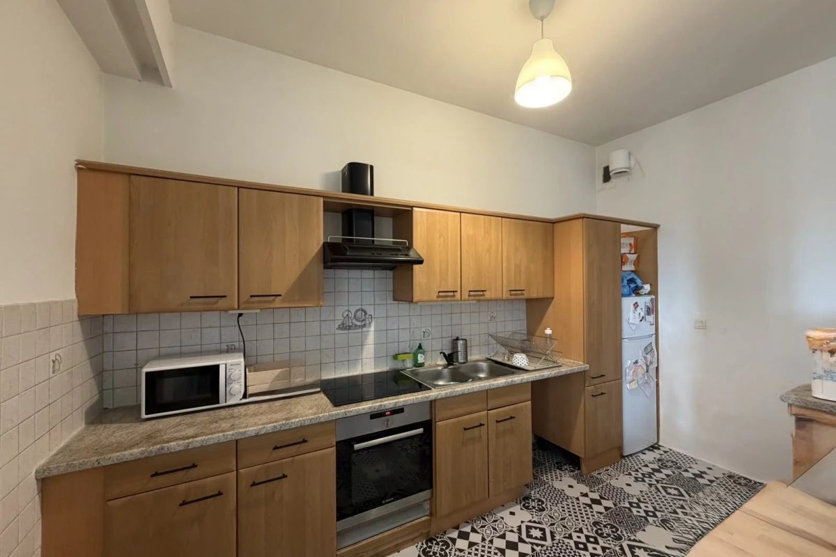 Grand studio de 47,28 m² en rez-de-chaussée