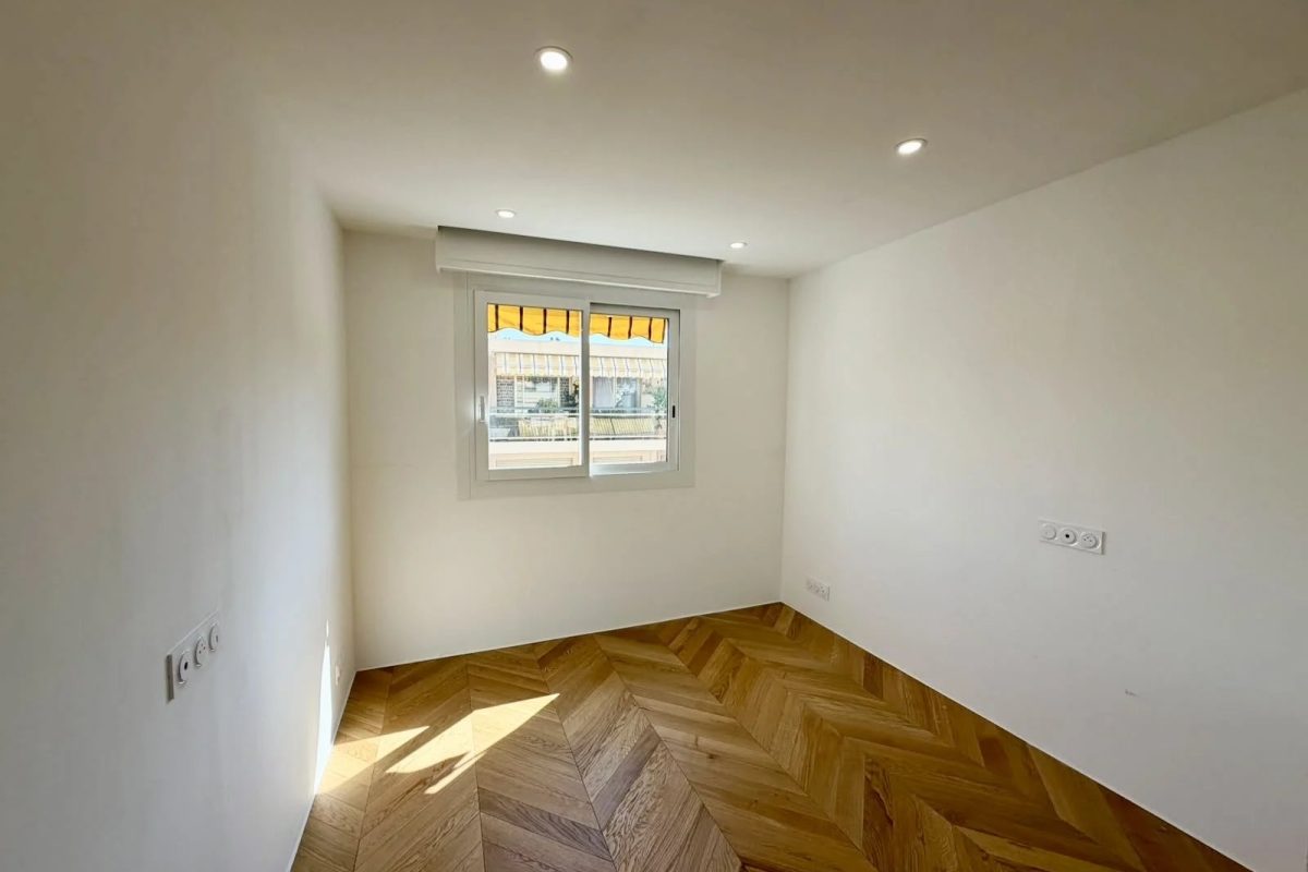 2 PIÈCES 42 m² AVEC BALCON PLEIN SUD ÉTAGE ÉLEVÉ NICE NORD AV DE LA VALLIÈRE