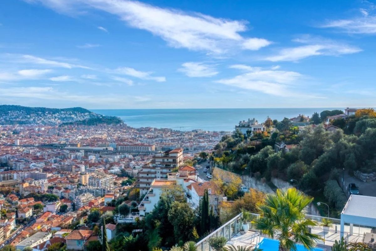 NICE – PENTHOUSE 3 PIÈCES AVEC PISCINE PRIVATIVE ET VUE PANORAMIQUE MER & VILLE