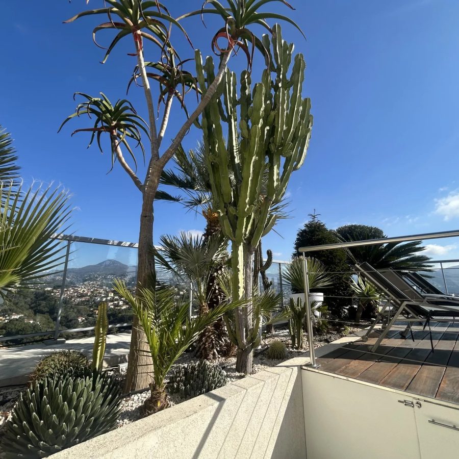 NICE – PENTHOUSE 3 PIÈCES AVEC PISCINE PRIVATIVE ET VUE PANORAMIQUE MER & VILLE