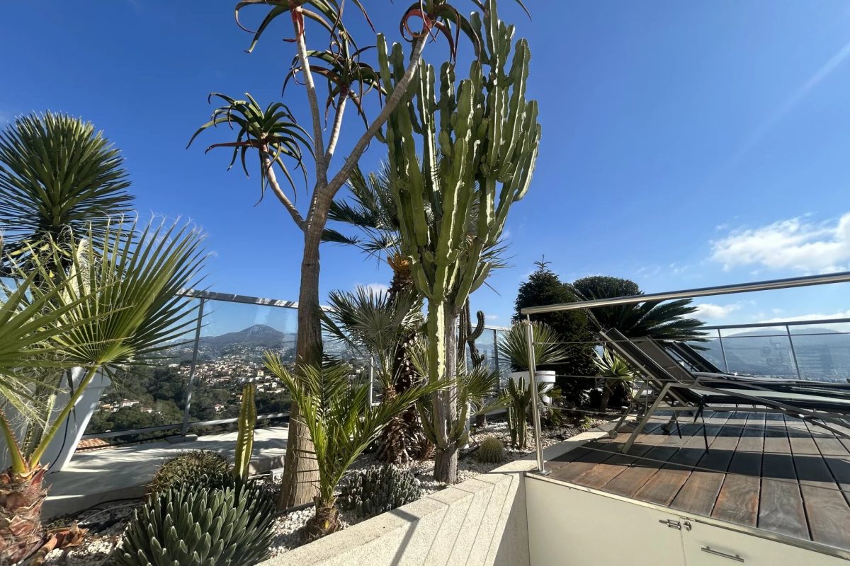 NICE – PENTHOUSE 3 PIÈCES AVEC PISCINE PRIVATIVE ET VUE PANORAMIQUE MER & VILLE