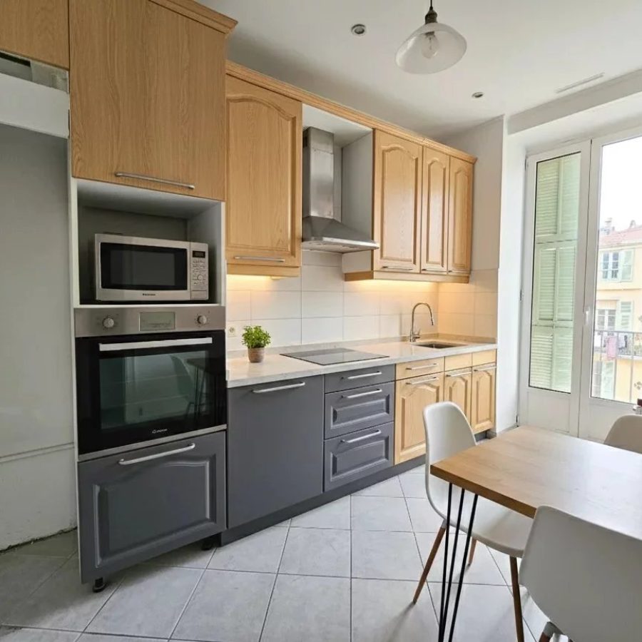 Appartement 3 pièces dernier étage Carabacel