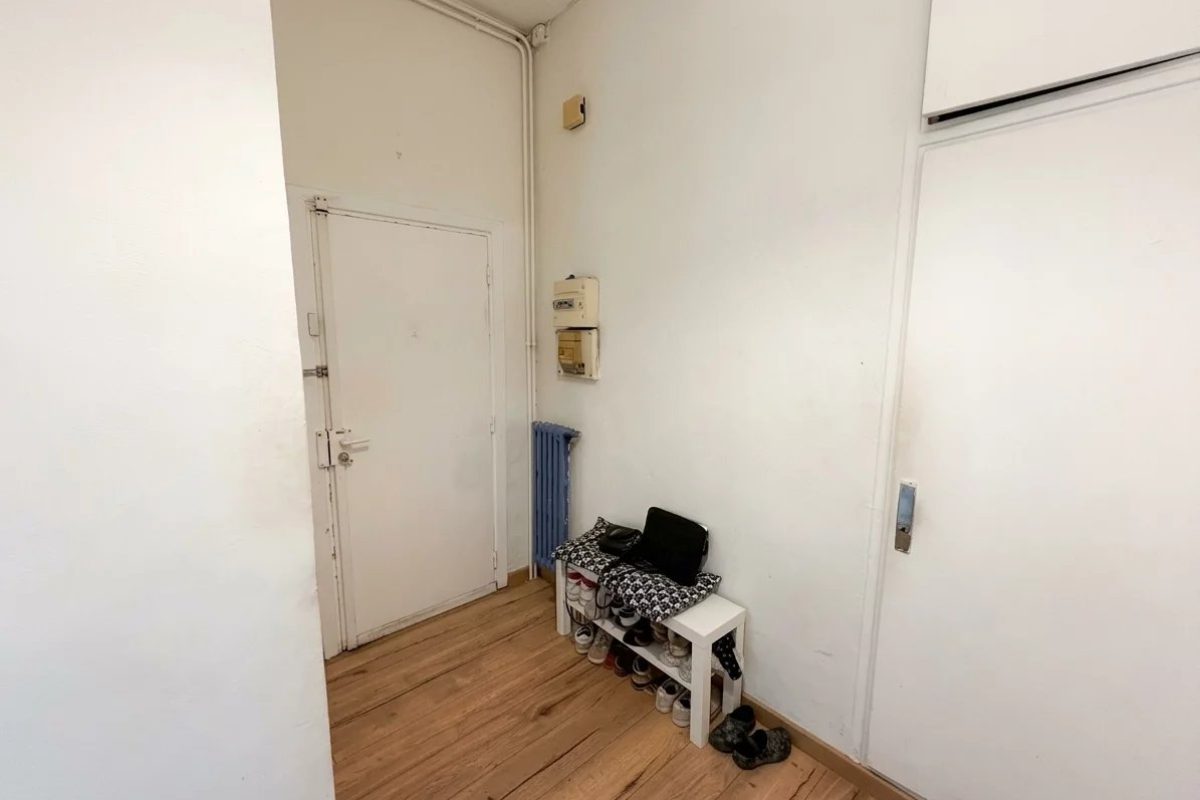 Grand studio de 47,28 m² en rez-de-chaussée