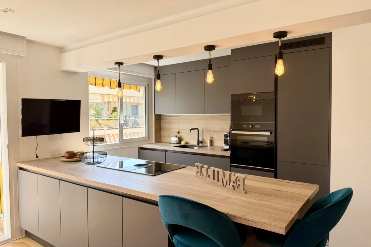 2 PIÈCES 42 m² AVEC BALCON PLEIN SUD ÉTAGE ÉLEVÉ NICE NORD AV DE LA VALLIÈRE