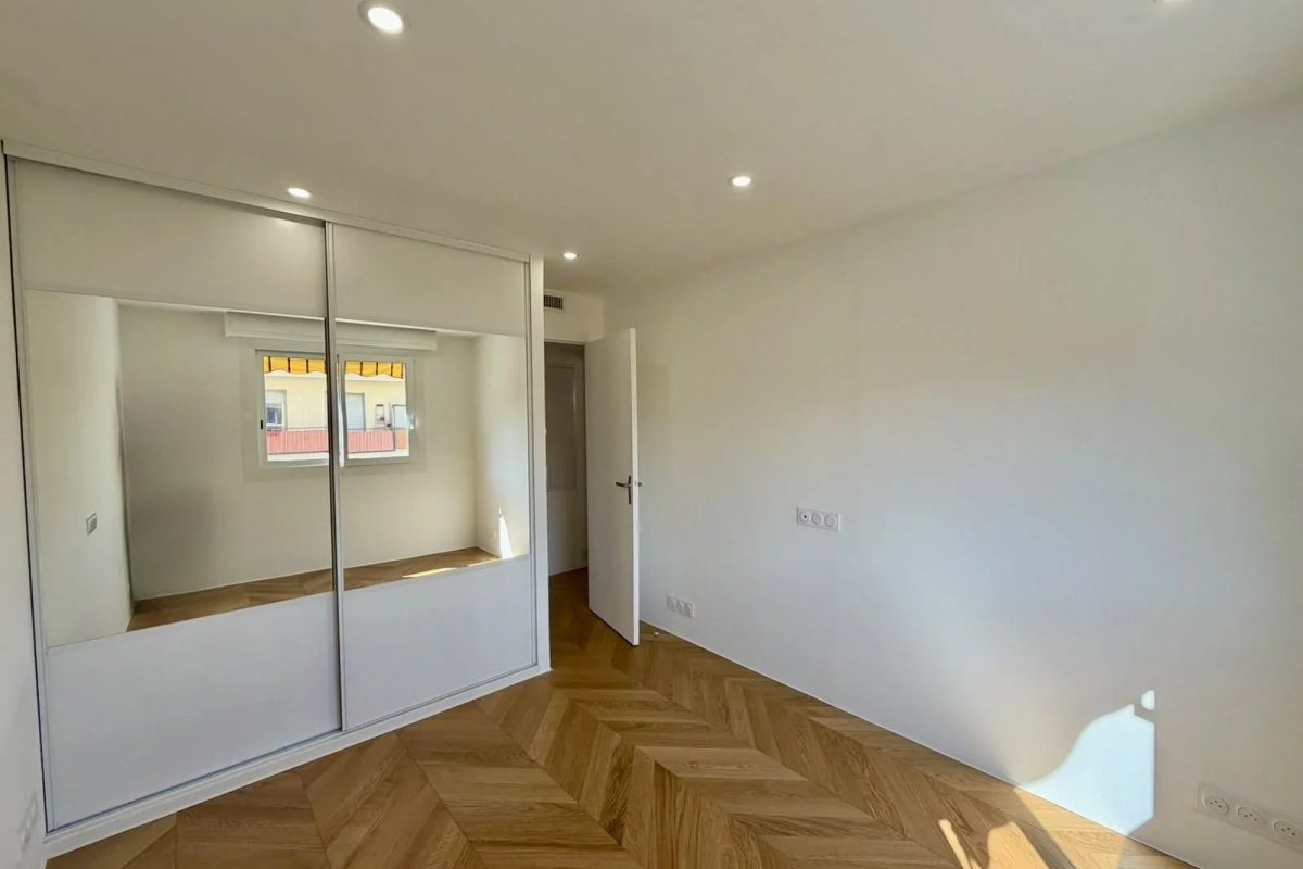 2 PIÈCES 42 m² AVEC BALCON PLEIN SUD ÉTAGE ÉLEVÉ NICE NORD AV DE LA VALLIÈRE