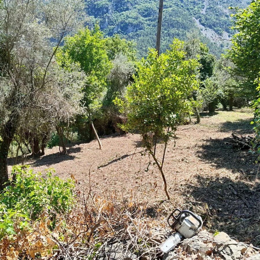 DURANUS - TERRAIN 1902 m2 CONSTRUCTIBLE