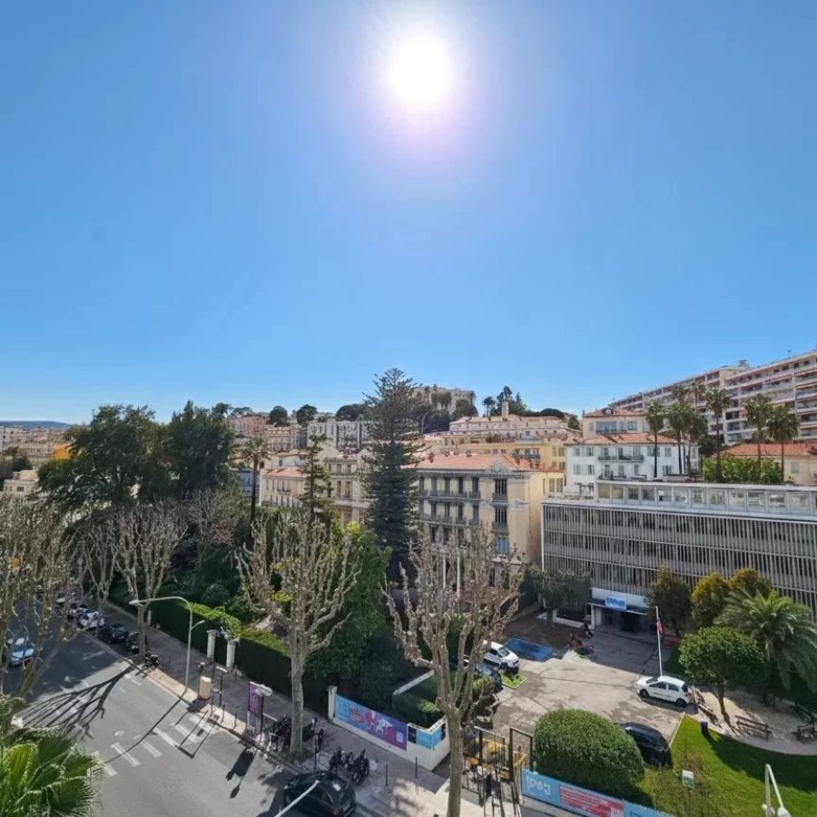 Appartement 3 pièces dernier étage Carabacel