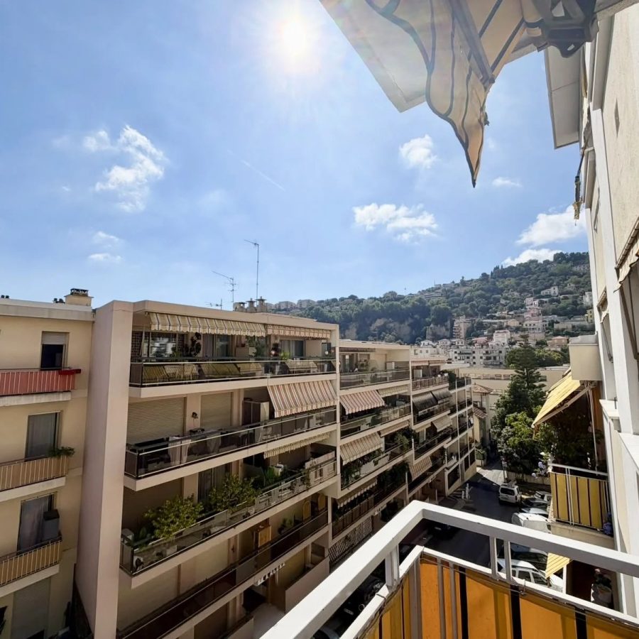 2 PIÈCES 42 m² AVEC BALCON PLEIN SUD ÉTAGE ÉLEVÉ NICE NORD AV DE LA VALLIÈRE
