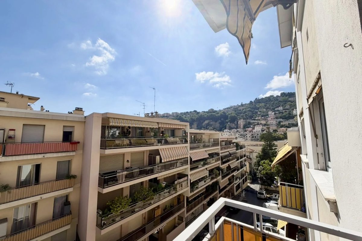 2 PIÈCES 42 m² AVEC BALCON PLEIN SUD ÉTAGE ÉLEVÉ NICE NORD AV DE LA VALLIÈRE