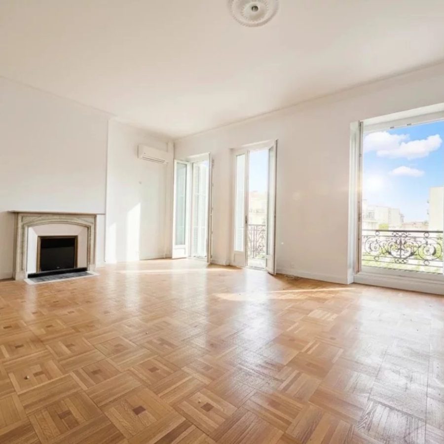 Appartement 3 pièces dernier étage Carabacel