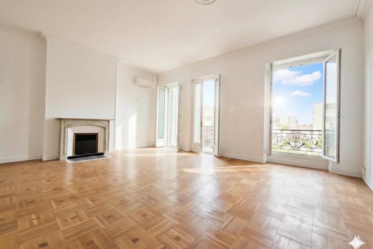 Appartement 3 pièces dernier étage Carabacel