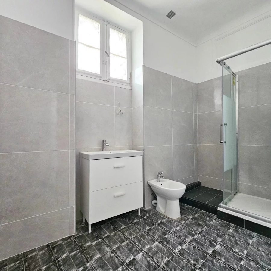 Appartement 3 pièces dernier étage Carabacel