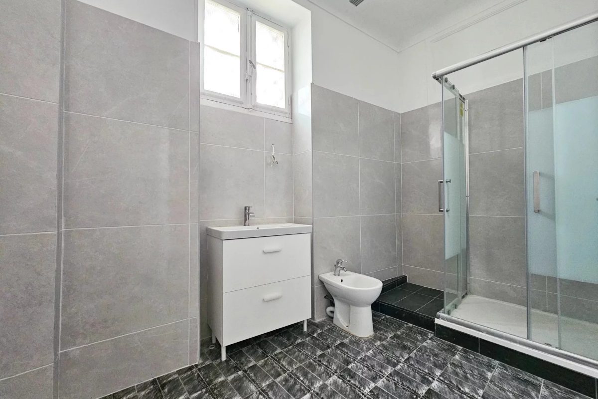 Appartement 3 pièces dernier étage Carabacel