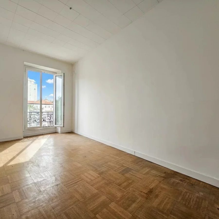 Appartement 3 pièces dernier étage Carabacel