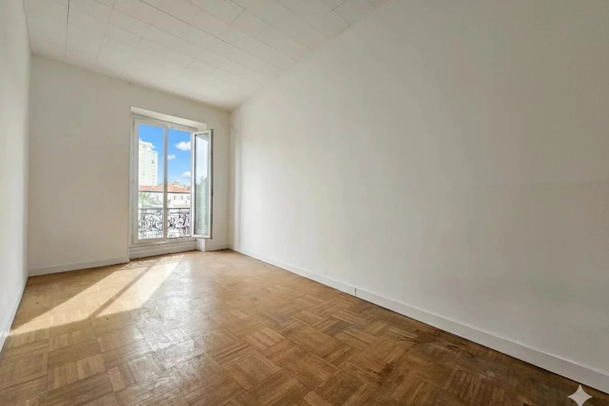 Appartement 3 pièces dernier étage Carabacel