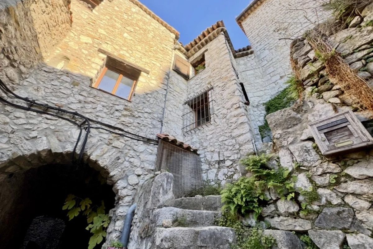 MAISON DE VILLAGE EN PIERRE - PEILLON