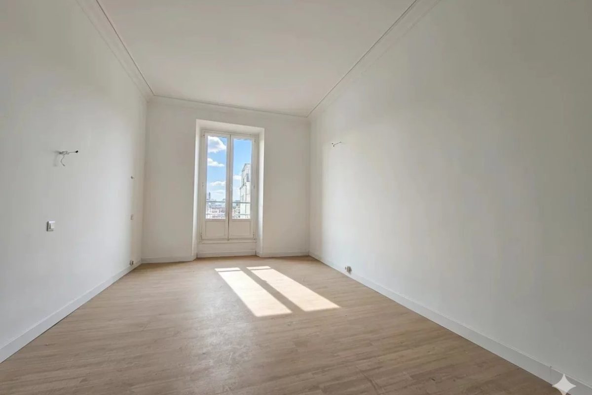 Appartement 3 pièces dernier étage Carabacel