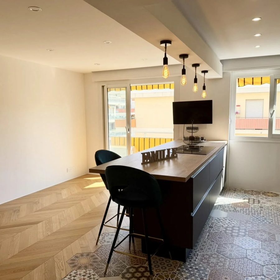 2 PIÈCES 42 m² AVEC BALCON PLEIN SUD ÉTAGE ÉLEVÉ NICE NORD AV DE LA VALLIÈRE