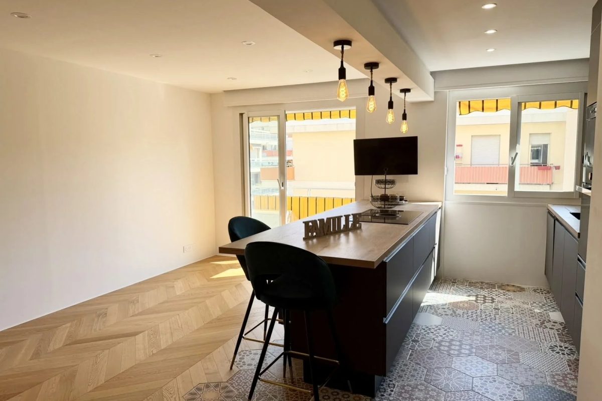 2 PIÈCES 42 m² AVEC BALCON PLEIN SUD ÉTAGE ÉLEVÉ NICE NORD AV DE LA VALLIÈRE