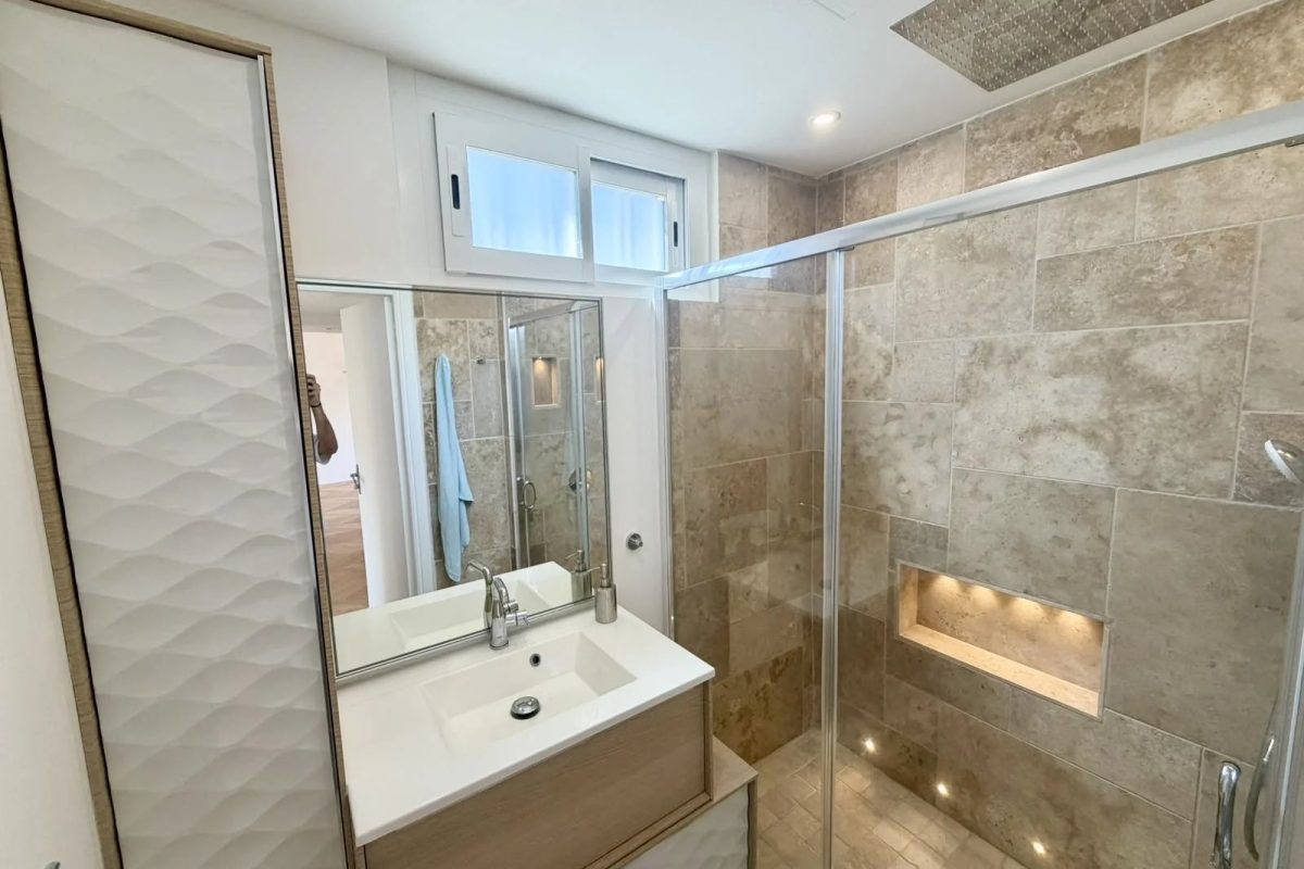 2 PIÈCES 42 m² AVEC BALCON PLEIN SUD ÉTAGE ÉLEVÉ NICE NORD AV DE LA VALLIÈRE