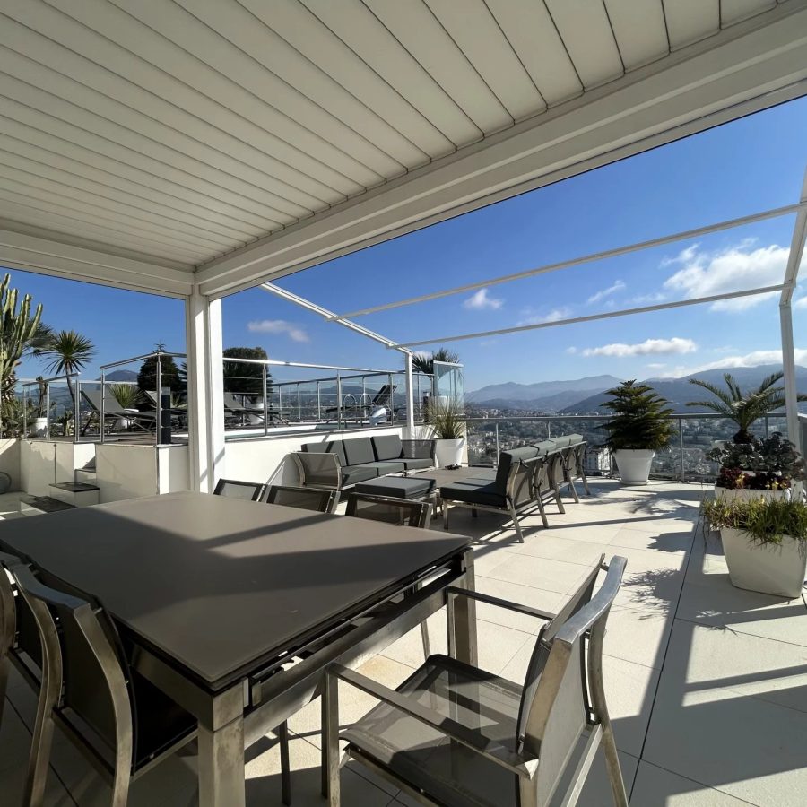 NICE – PENTHOUSE 3 PIÈCES AVEC PISCINE PRIVATIVE ET VUE PANORAMIQUE MER & VILLE