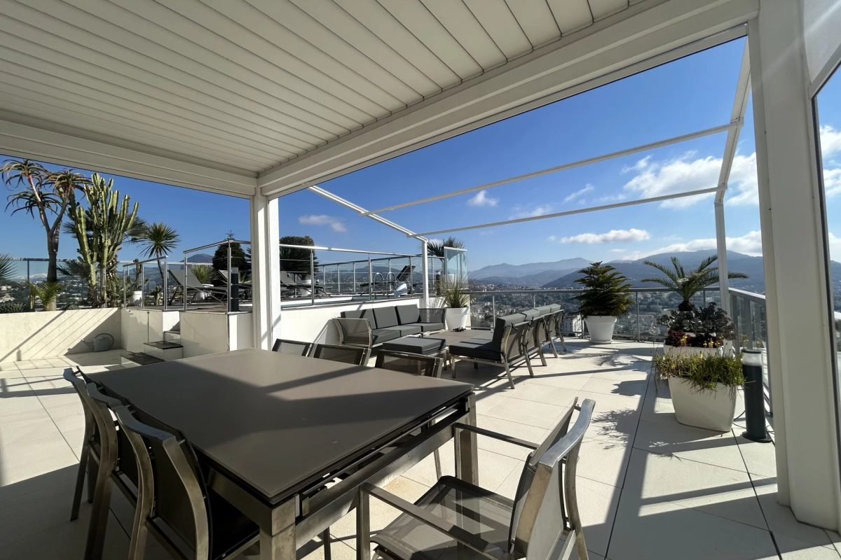 NICE – PENTHOUSE 3 PIÈCES AVEC PISCINE PRIVATIVE ET VUE PANORAMIQUE MER & VILLE