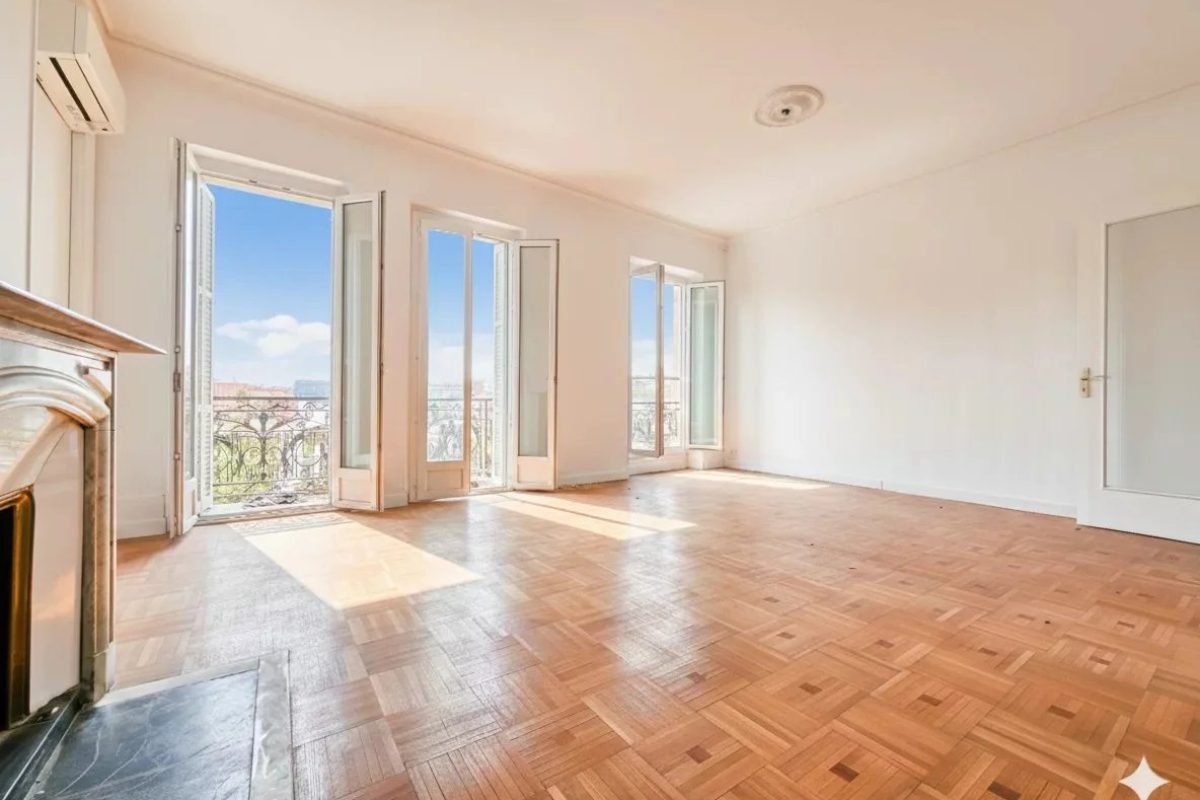 Appartement 3 pièces dernier étage Carabacel