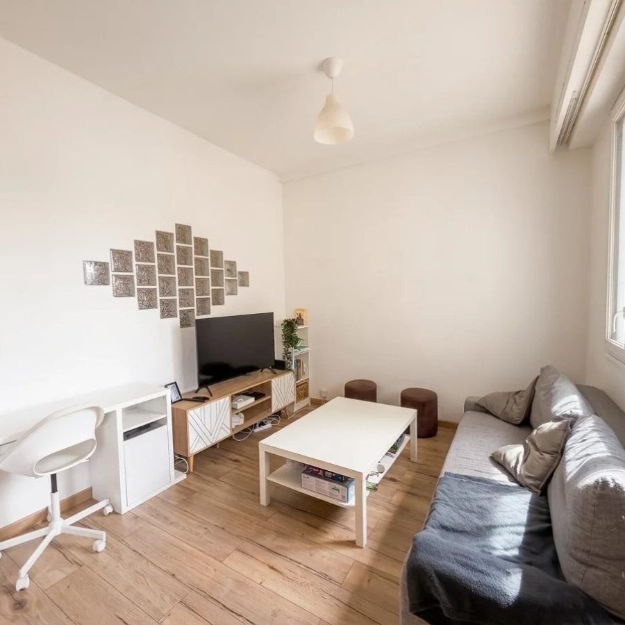 Grand studio de 47,28 m² en rez-de-chaussée
