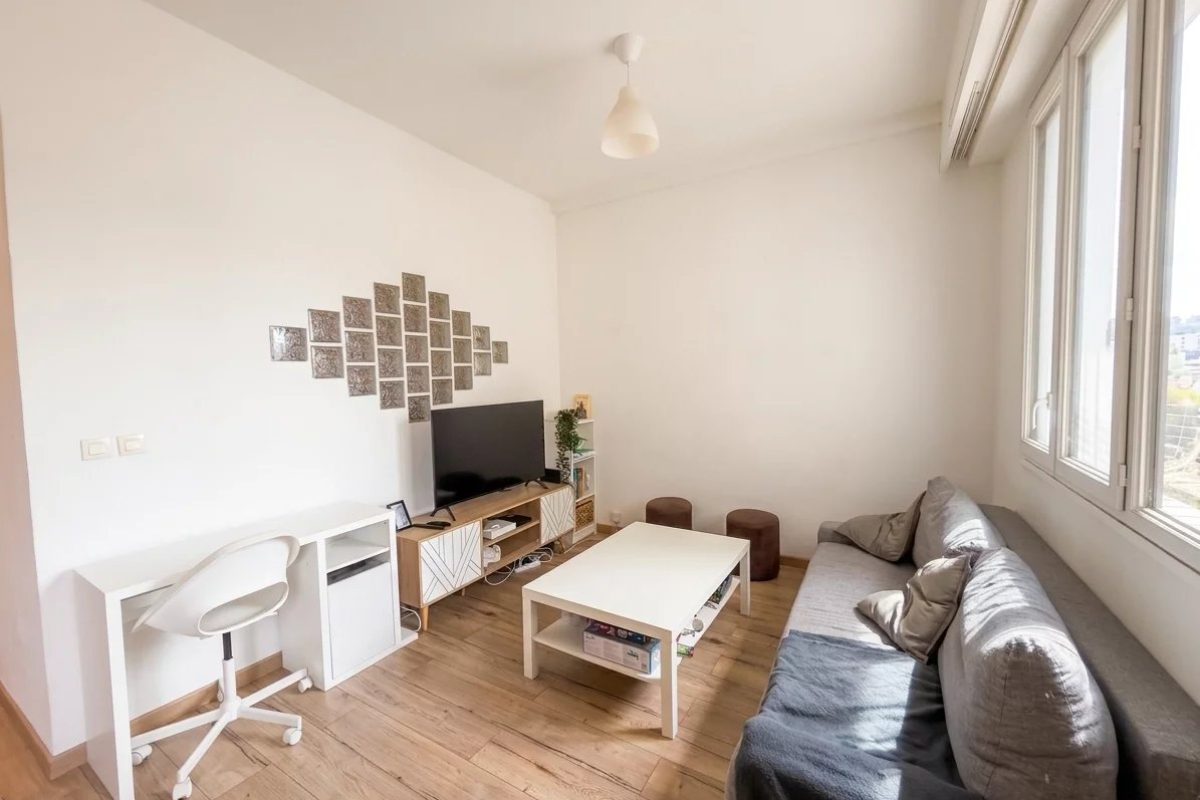 Grand studio de 47,28 m² en rez-de-chaussée