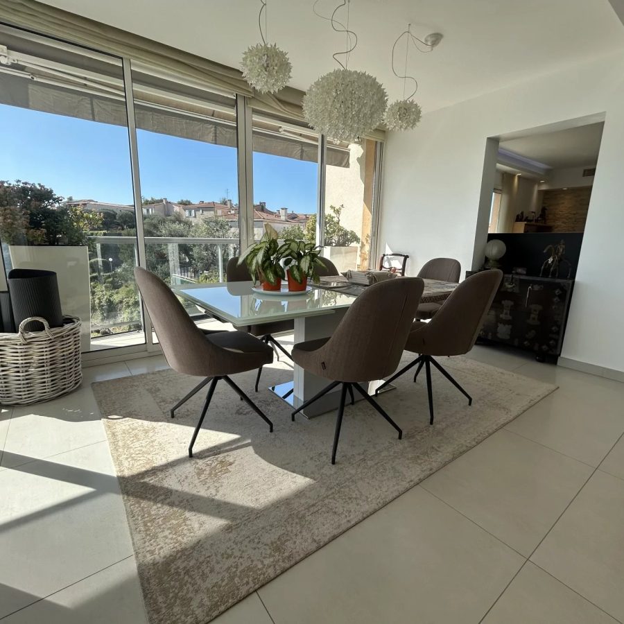 NICE – PENTHOUSE 3 PIÈCES AVEC PISCINE PRIVATIVE ET VUE PANORAMIQUE MER & VILLE