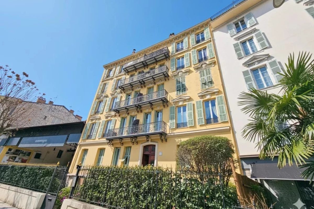 Appartement 3 pièces dernier étage Carabacel