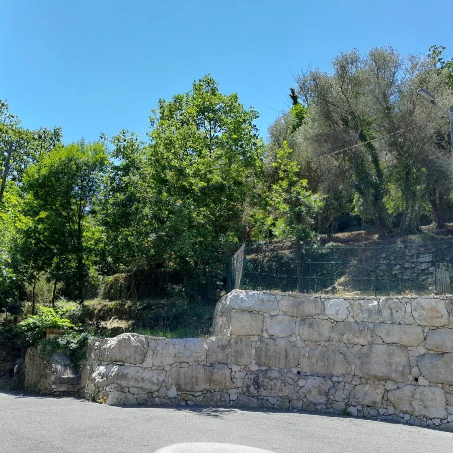 DURANUS - TERRAIN 1902 m2 CONSTRUCTIBLE
