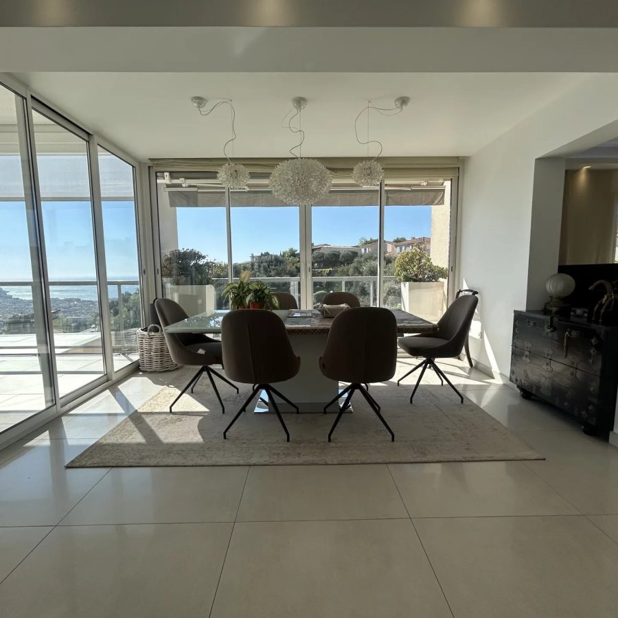 NICE – PENTHOUSE 3 PIÈCES AVEC PISCINE PRIVATIVE ET VUE PANORAMIQUE MER & VILLE