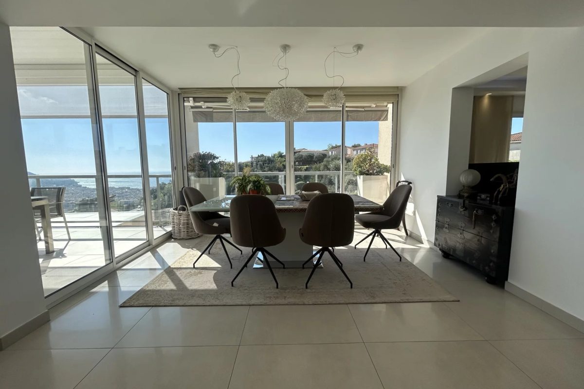 NICE – PENTHOUSE 3 PIÈCES AVEC PISCINE PRIVATIVE ET VUE PANORAMIQUE MER & VILLE