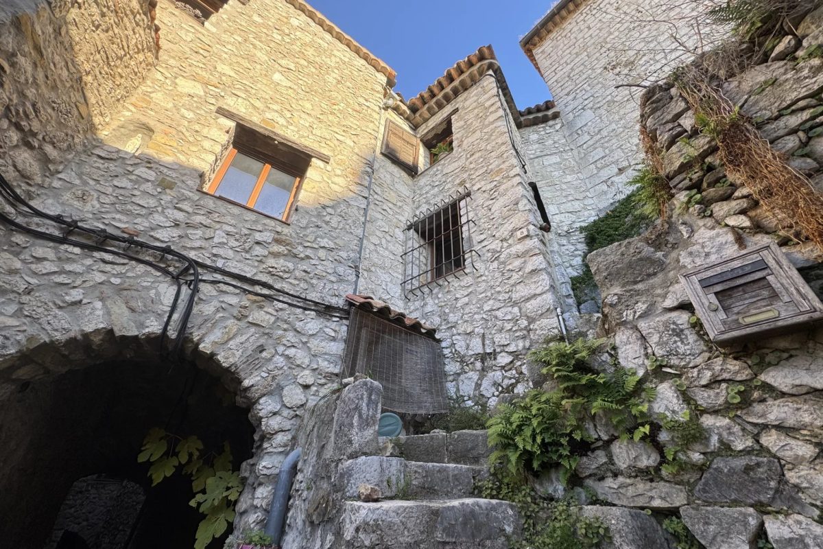 MAISON DE VILLAGE EN PIERRE - PEILLON