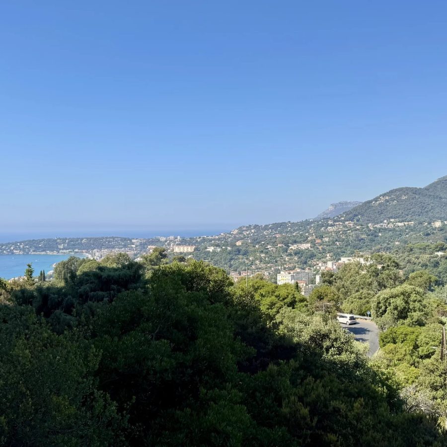 MENTON  SPACIEUX 4 PIÈCES
