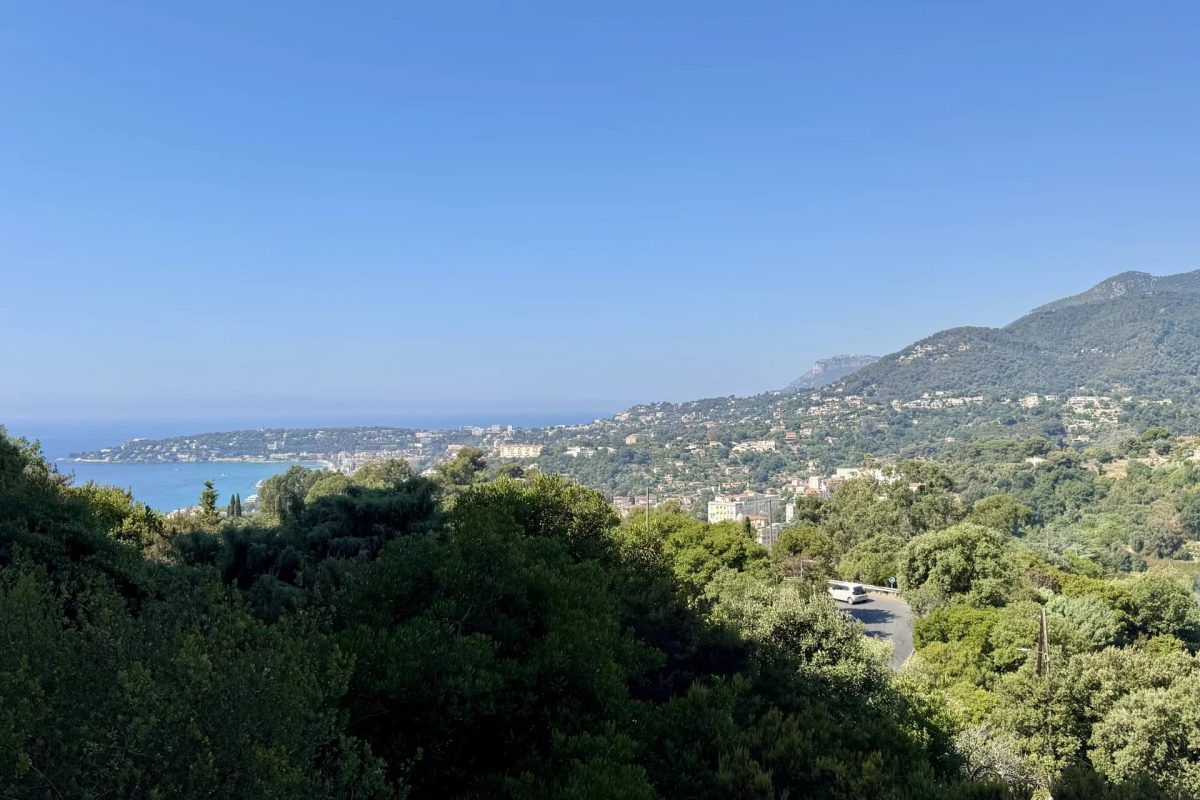 MENTON  SPACIEUX 4 PIÈCES