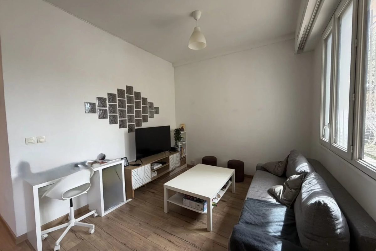 Grand studio de 47,28 m² en rez-de-chaussée