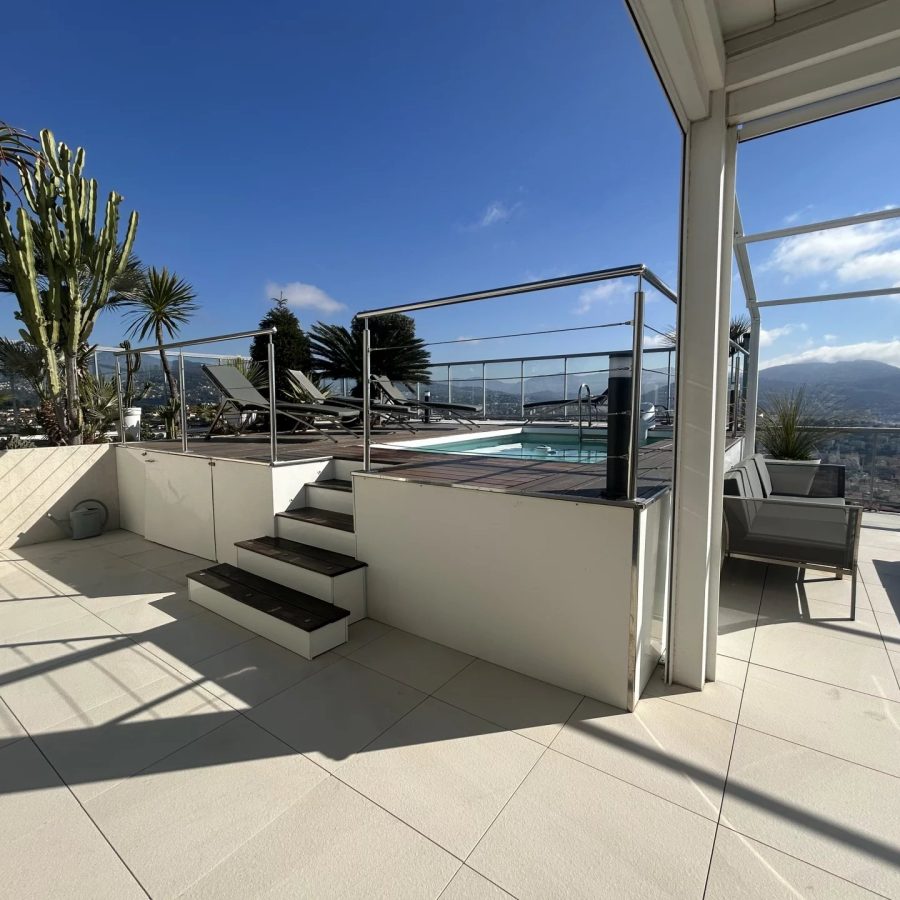 NICE – PENTHOUSE 3 PIÈCES AVEC PISCINE PRIVATIVE ET VUE PANORAMIQUE MER & VILLE