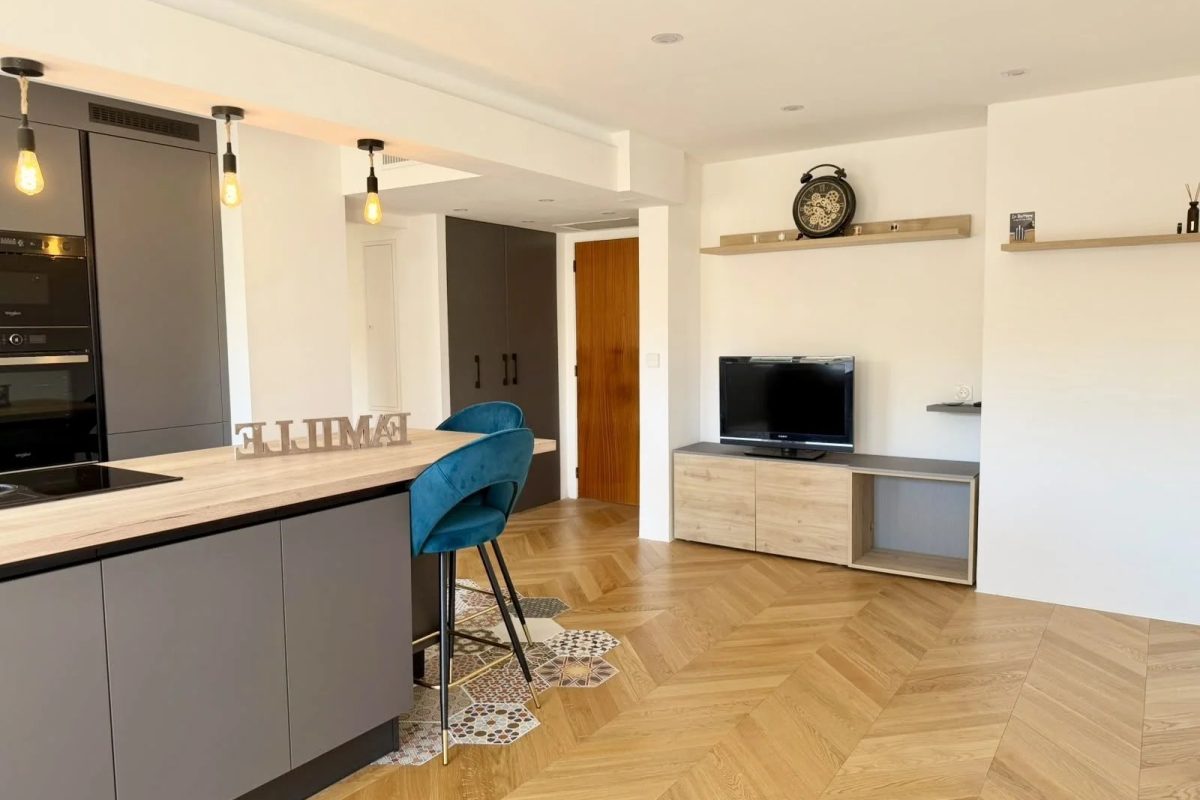 2 PIÈCES 42 m² AVEC BALCON PLEIN SUD ÉTAGE ÉLEVÉ NICE NORD AV DE LA VALLIÈRE