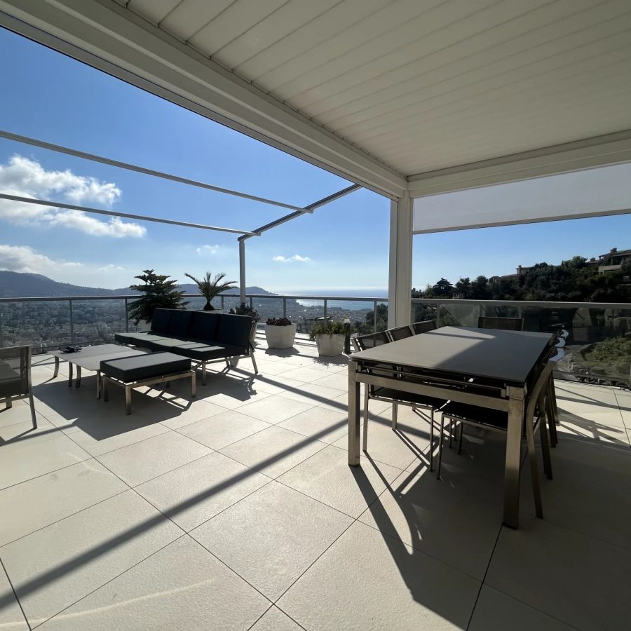 NICE – PENTHOUSE 3 PIÈCES AVEC PISCINE PRIVATIVE ET VUE PANORAMIQUE MER & VILLE