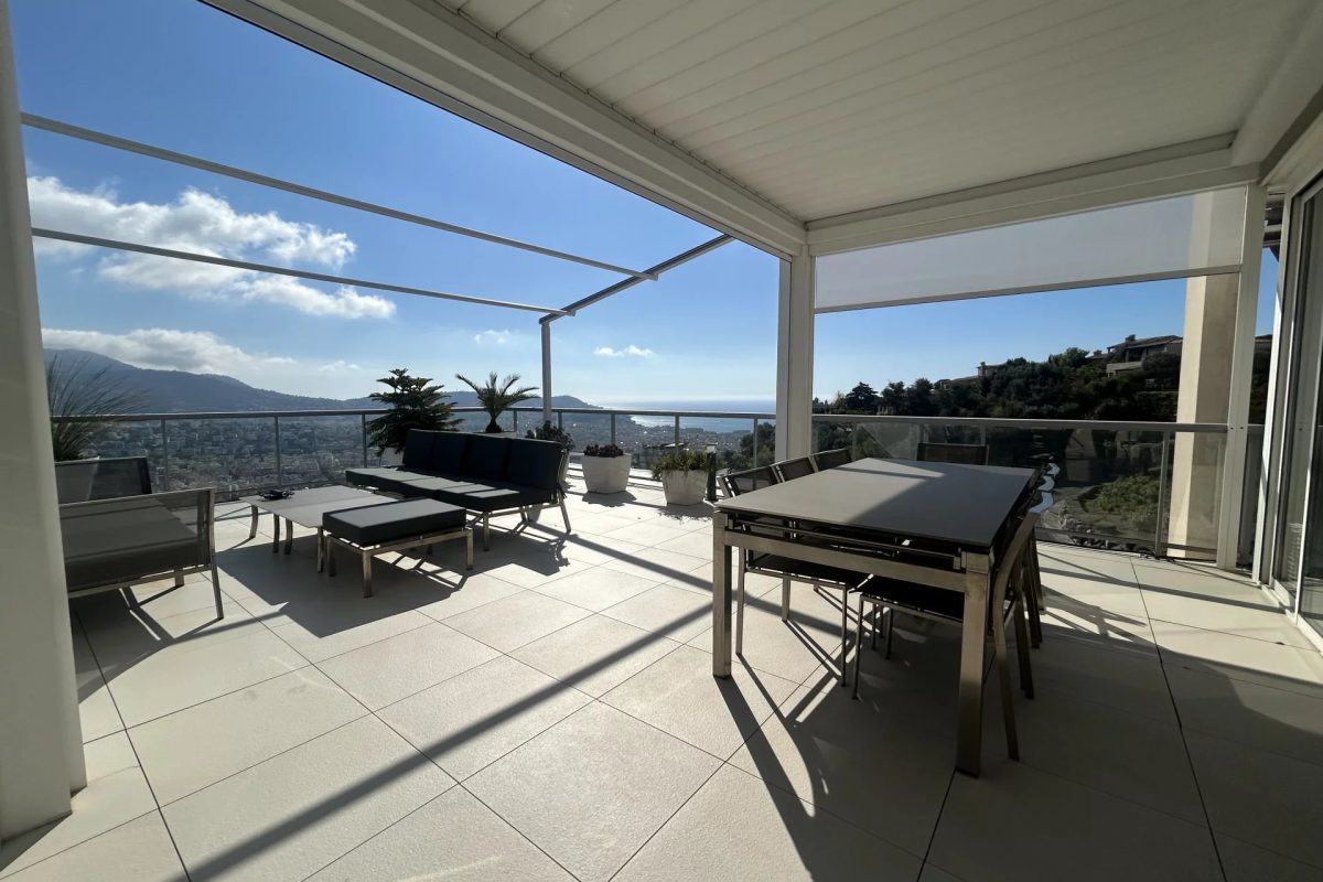 NICE – PENTHOUSE 3 PIÈCES AVEC PISCINE PRIVATIVE ET VUE PANORAMIQUE MER & VILLE