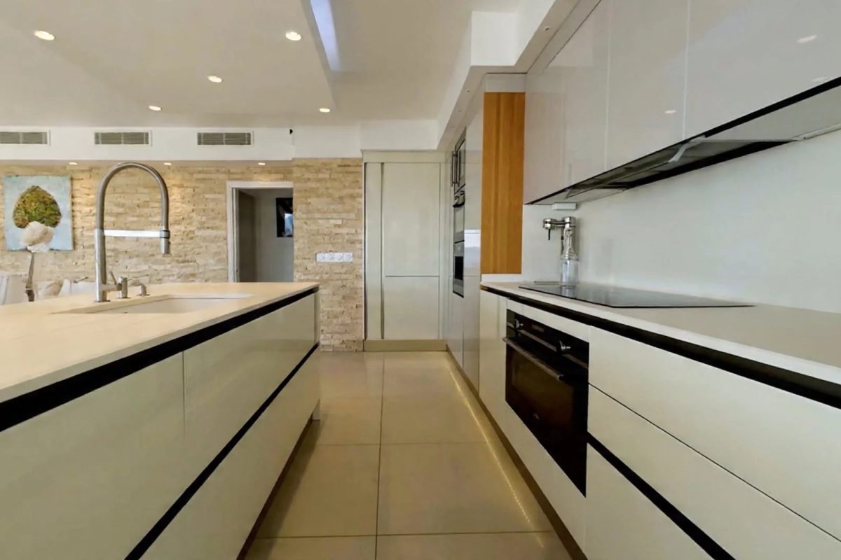 NICE – PENTHOUSE 3 PIÈCES AVEC PISCINE PRIVATIVE ET VUE PANORAMIQUE MER & VILLE