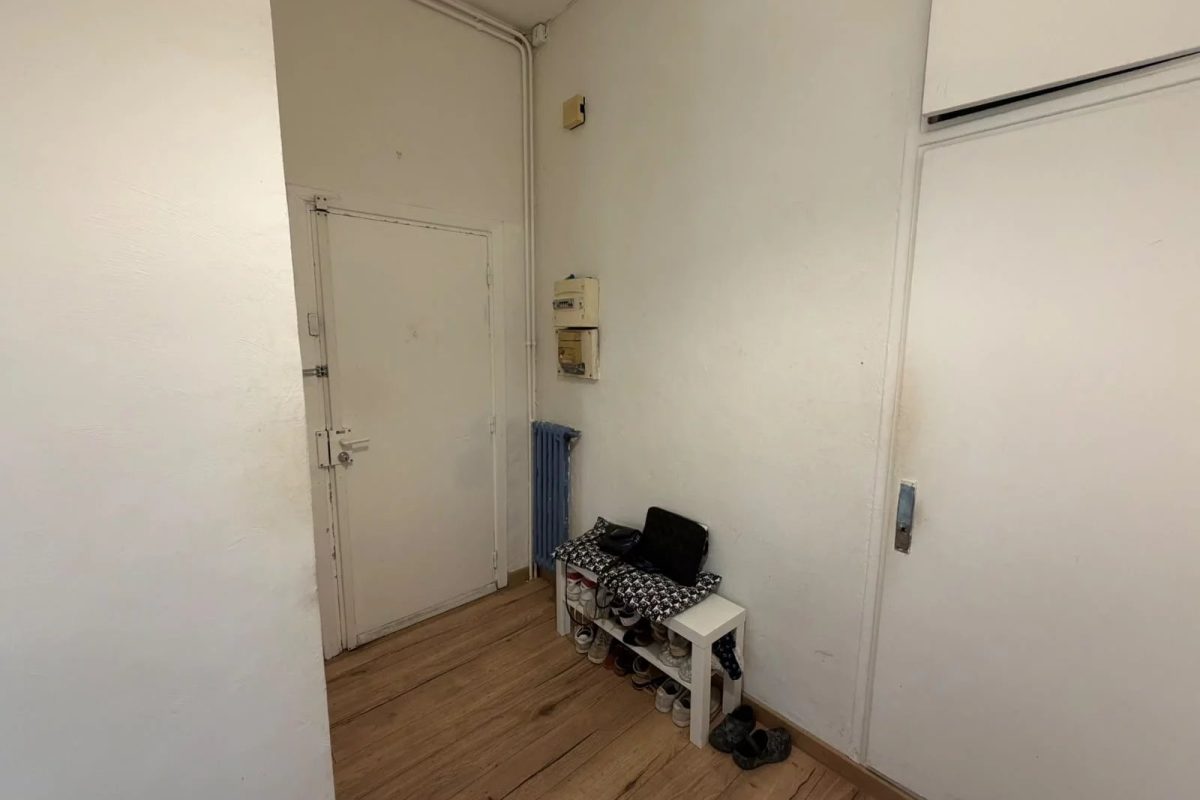 Grand studio de 47,28 m² en rez-de-chaussée