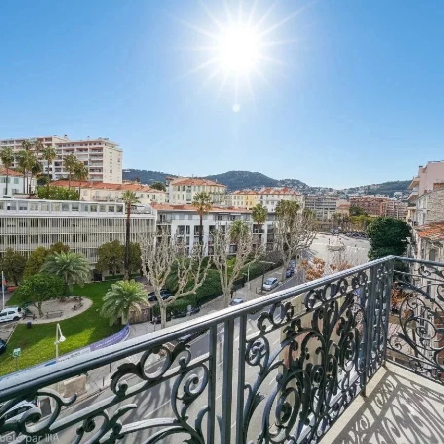 Appartement 3 pièces dernier étage Carabacel