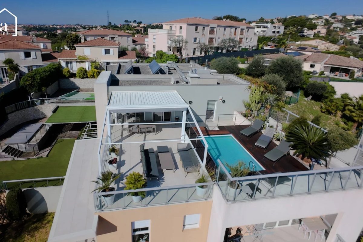 NICE – PENTHOUSE 3 PIÈCES AVEC PISCINE PRIVATIVE ET VUE PANORAMIQUE MER & VILLE