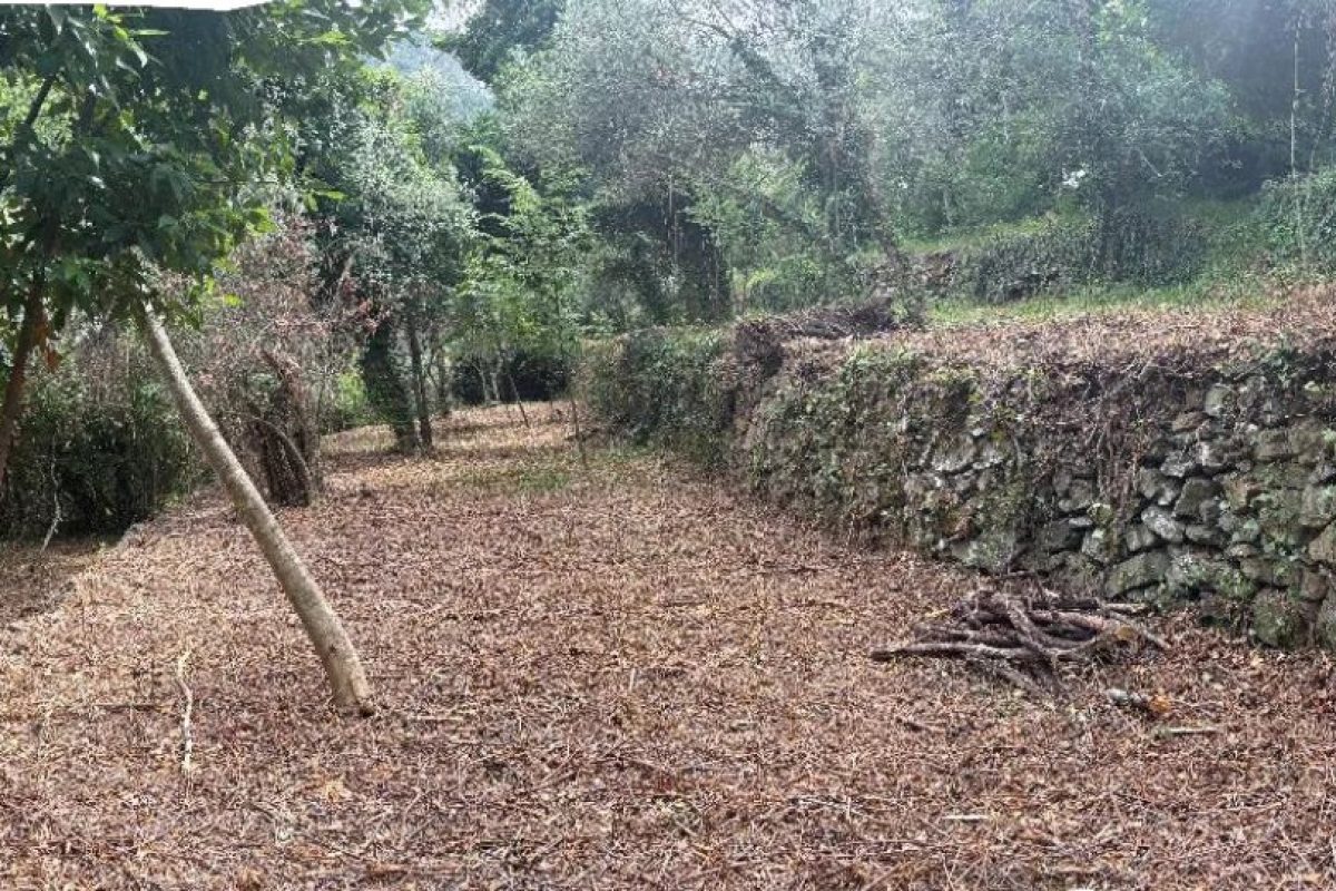 DURANUS - TERRAIN 1902 m2 CONSTRUCTIBLE