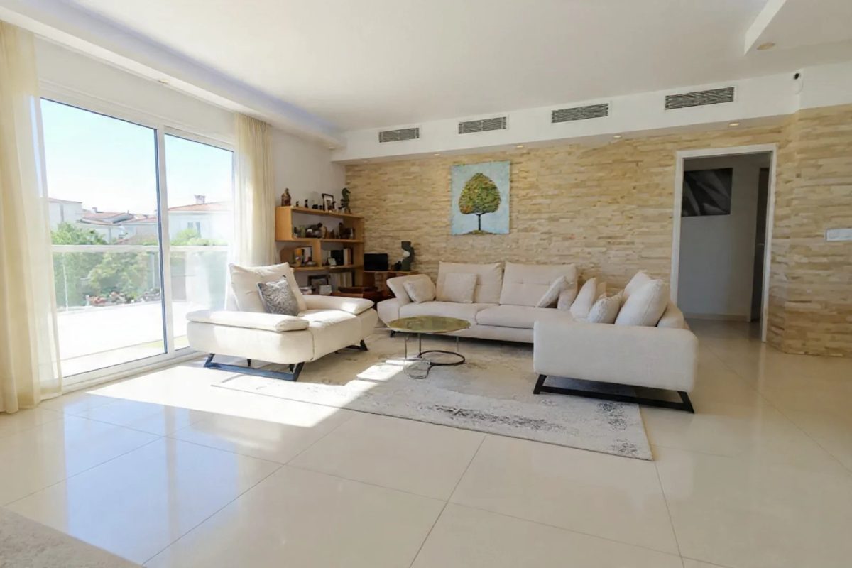 NICE – PENTHOUSE 3 PIÈCES AVEC PISCINE PRIVATIVE ET VUE PANORAMIQUE MER & VILLE