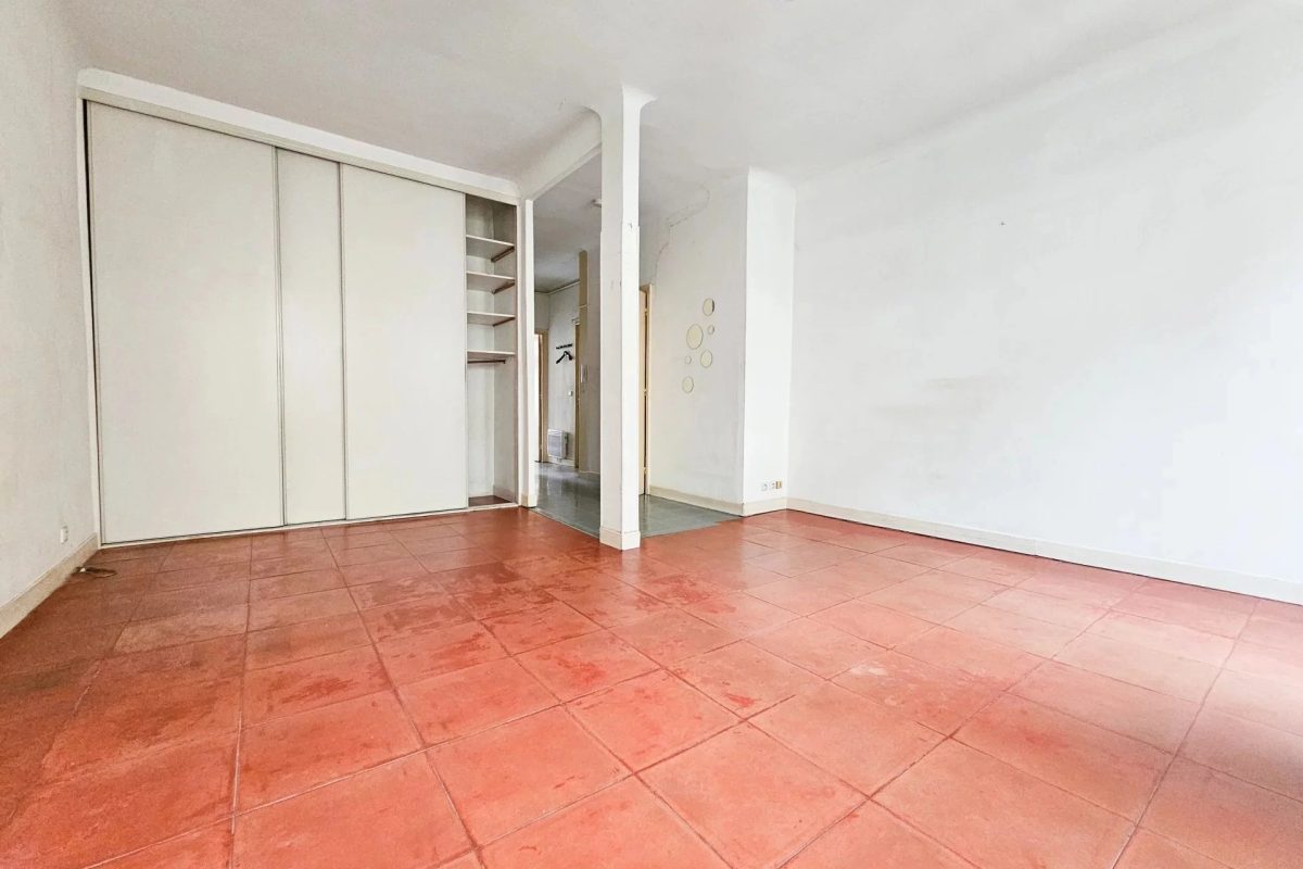 NICE LE PORT / PLACE DU PIN – 2/3 PIÈCES 60 M² – À RÉNOVER – À 50M PLACE GARIBALDI